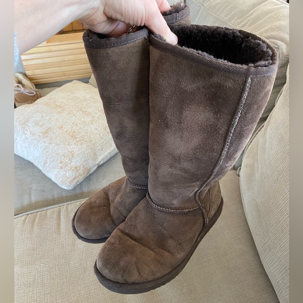 Tall brown UGG boots (Women’s Size 6)